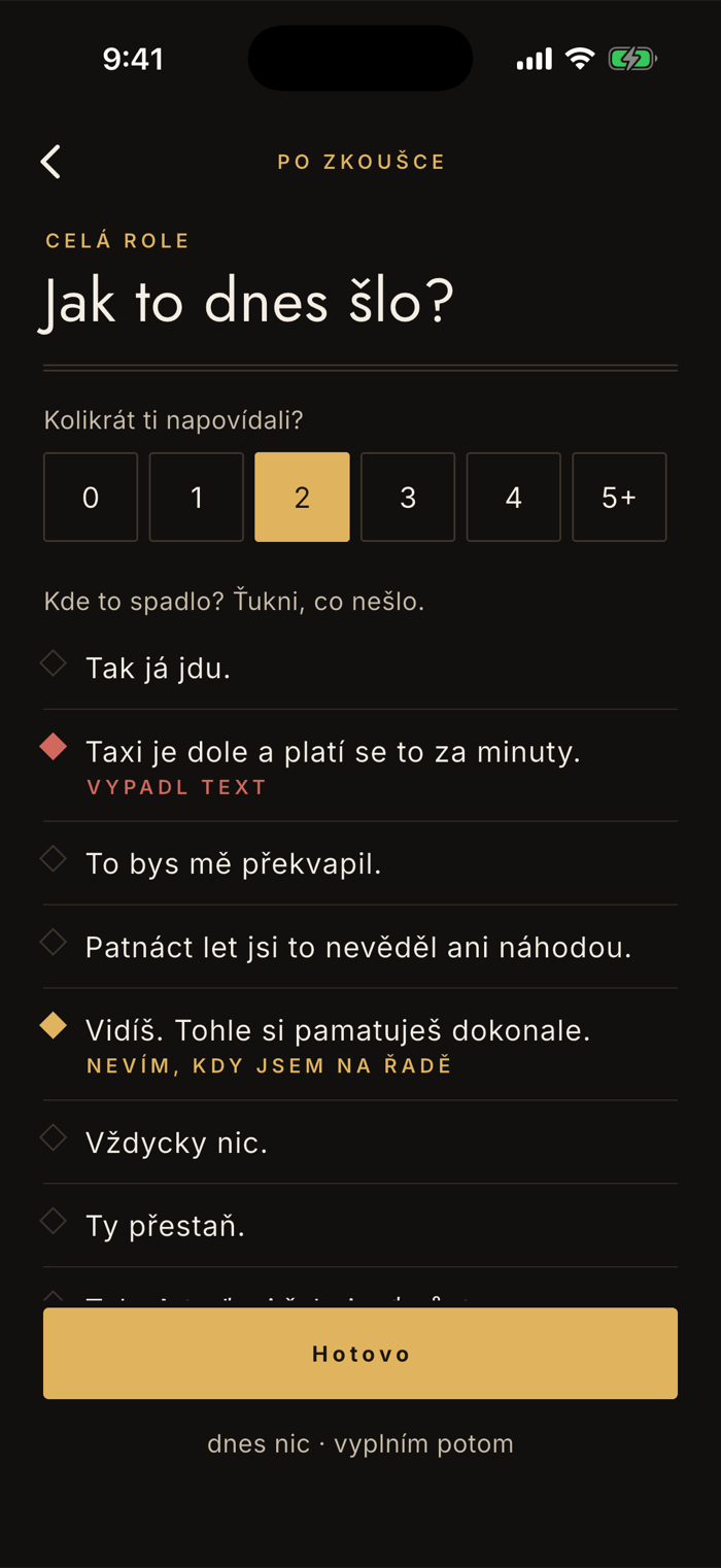 Obrazovka Po zkoušce: vybrané 2 nápovědy, seznam replik a dvě označené — jedna vypadl text, druhá nevím, kdy jsem na řadě.